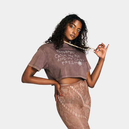 PAPARAZZI PIGMENT DYE CROPPED T-SHIRT -BROWN-
